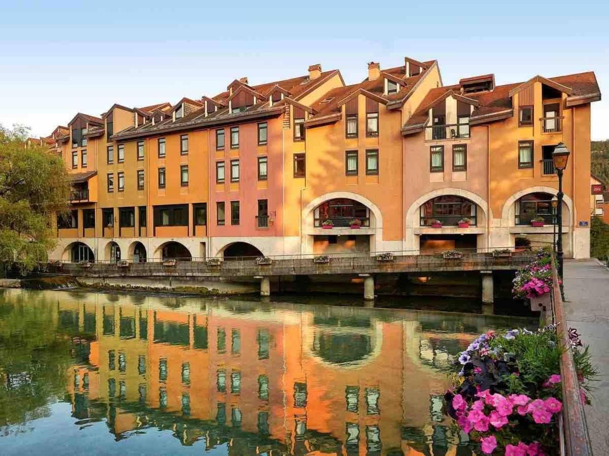 Reve De Jade Devant Le Canal Annecy Extérieur photo