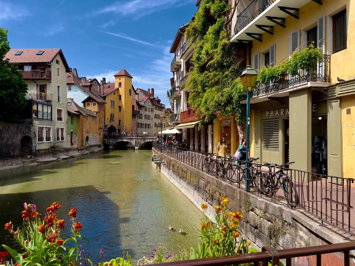 Reve De Jade Devant Le Canal Annecy Extérieur photo